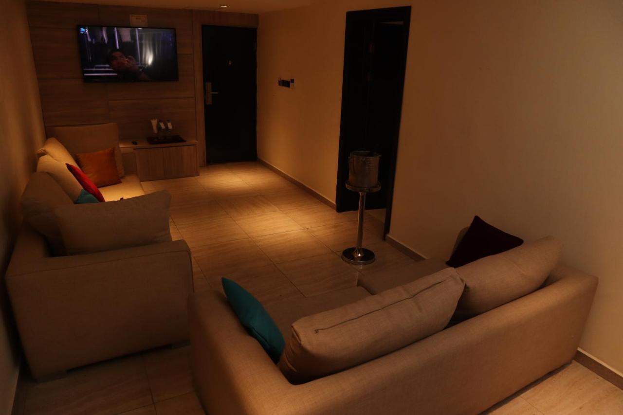 Monty Suites Калабар Экстерьер фото